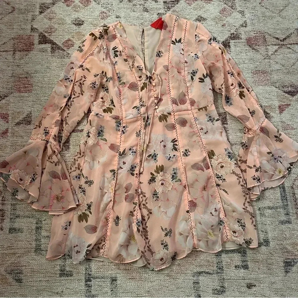 V Cristina• Peach Flowy Long Sleeve Dress Size M - Picture 3 of 16
